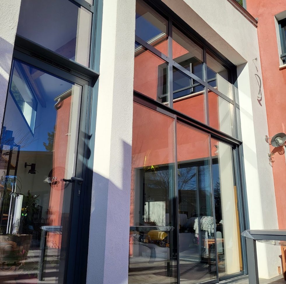 Façade vitrée nettoyée à Martigues