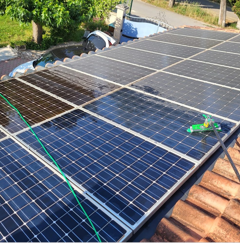 Panneaux solaires propres après intervention
